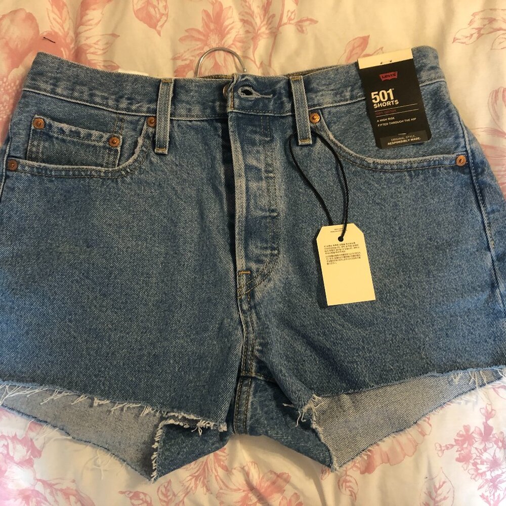 NWT Levi's Women's Shorts 501 Original Short Ojai Light Stone - Size 28